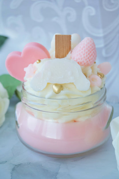 “Be Mine” Cinnamoroll Valentine Wooden Wick Parfait Candle